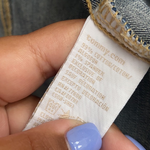 tommy hilfiger denim jacket. 💙 - Picture 3 of 3